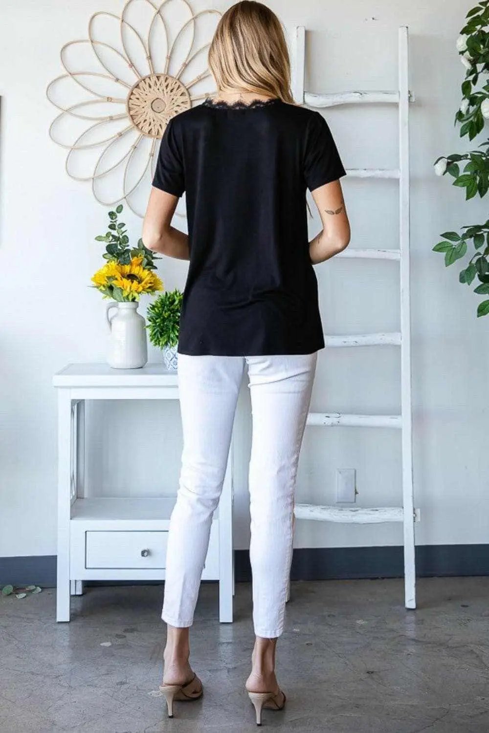 Tendencia de camisetas Trendsi USA - Camiseta de encaje con cuello en V y manga corta de Heimish