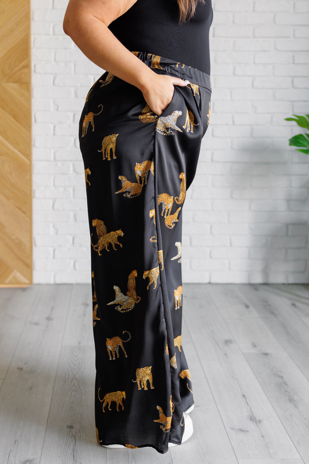 Pantalones anchos de satén de leopardo Legendario