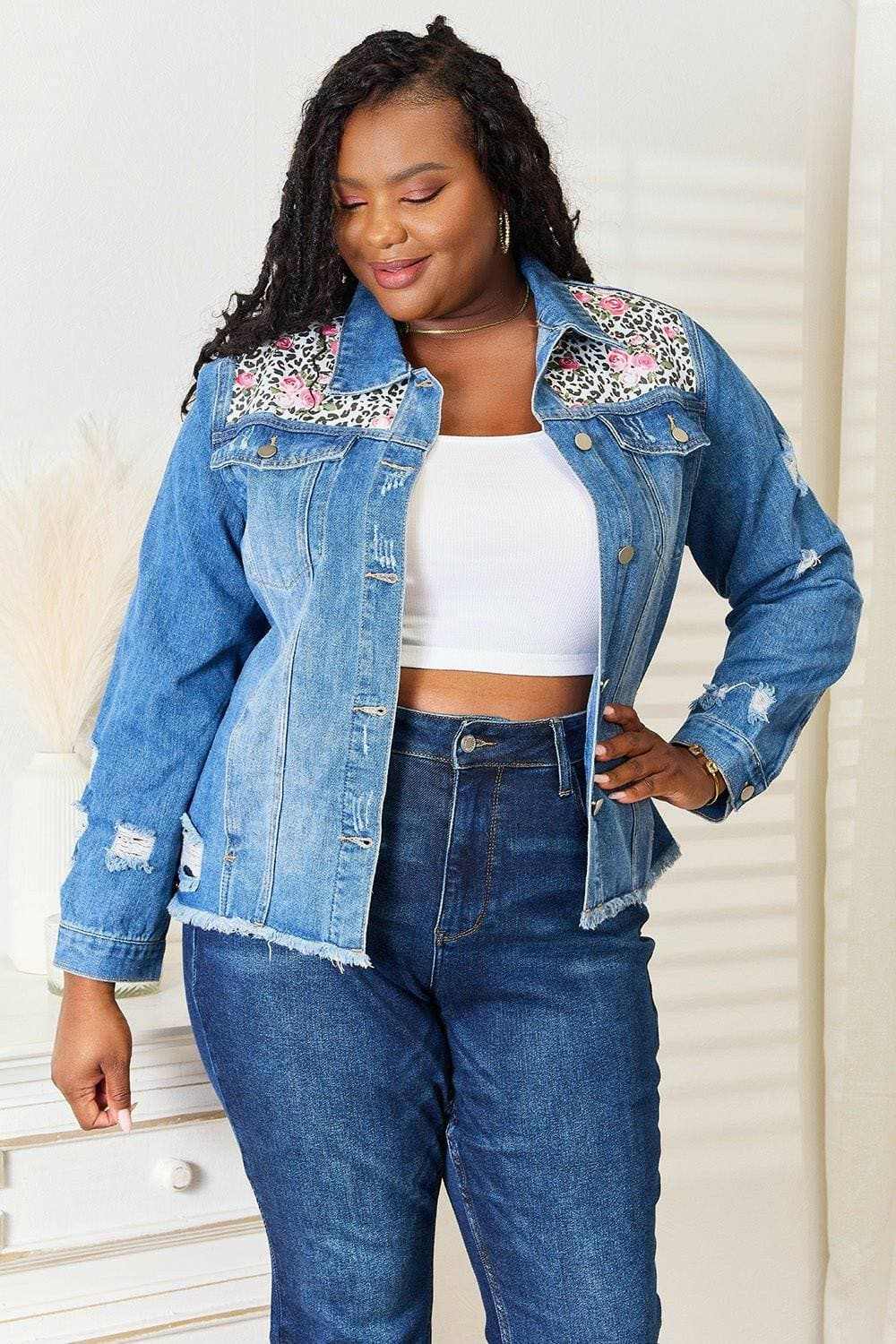 Chaqueta de mezclilla desgastada con estampado floral de leopardo para mujer de Trendsi