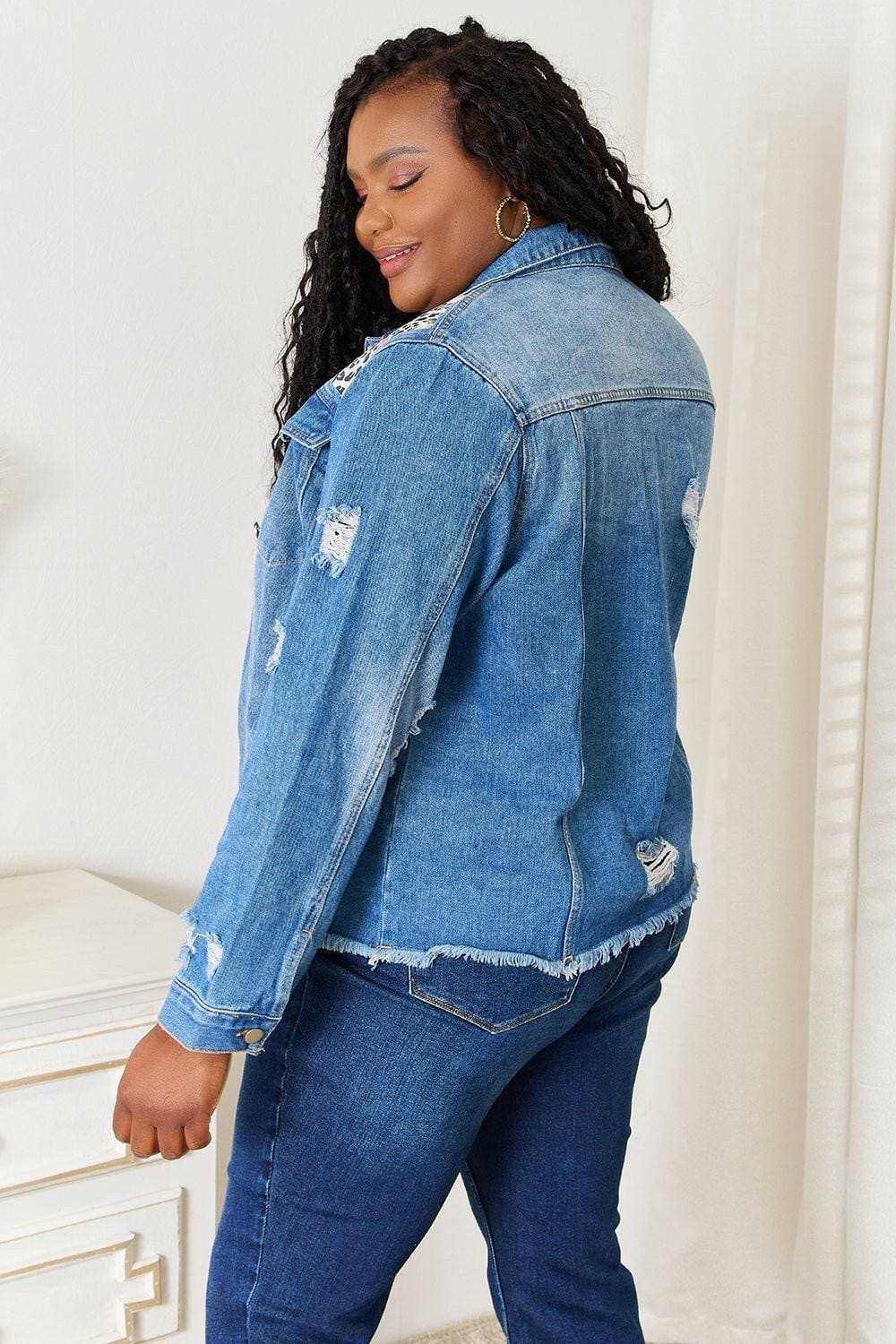 Chaqueta de mezclilla desgastada con estampado floral de leopardo para mujer de Trendsi