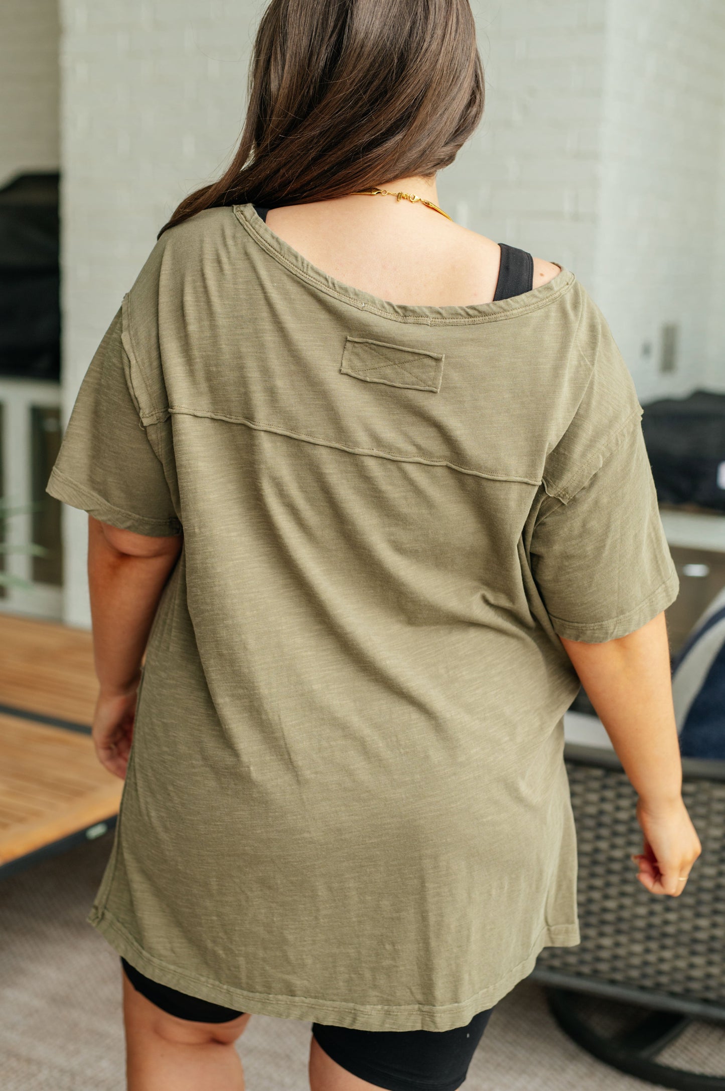 Camiseta Let Me Live Relaxed en color Verde Militar