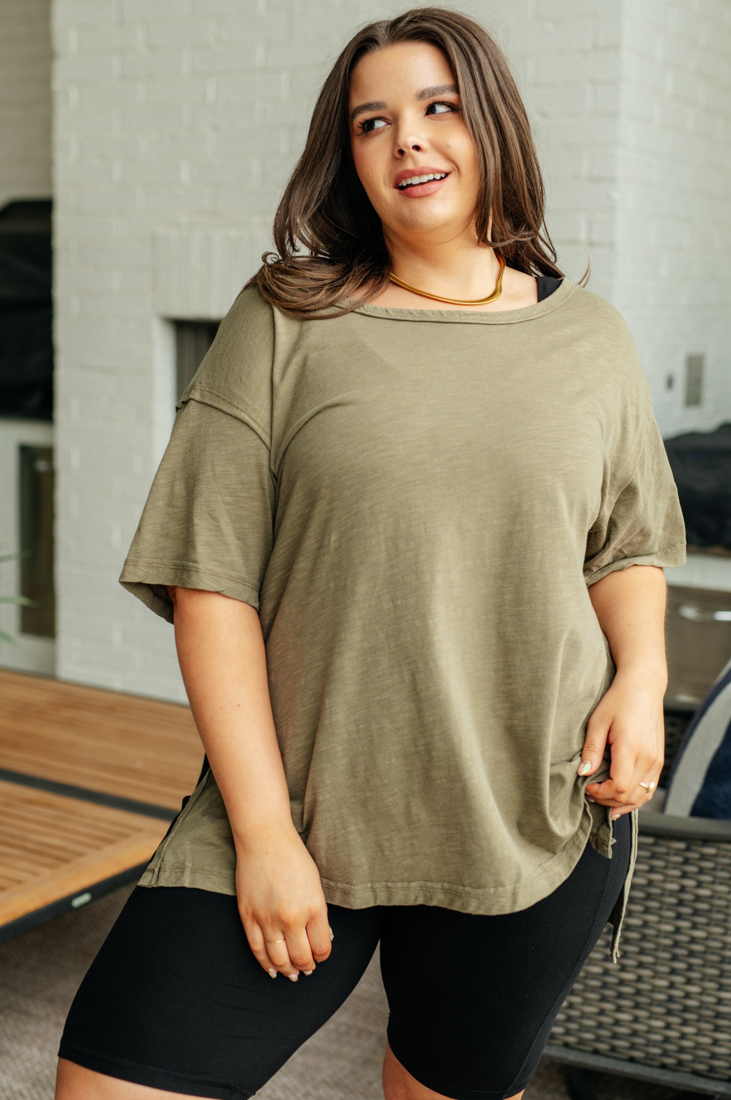 Camiseta Let Me Live Relaxed en color Verde Militar