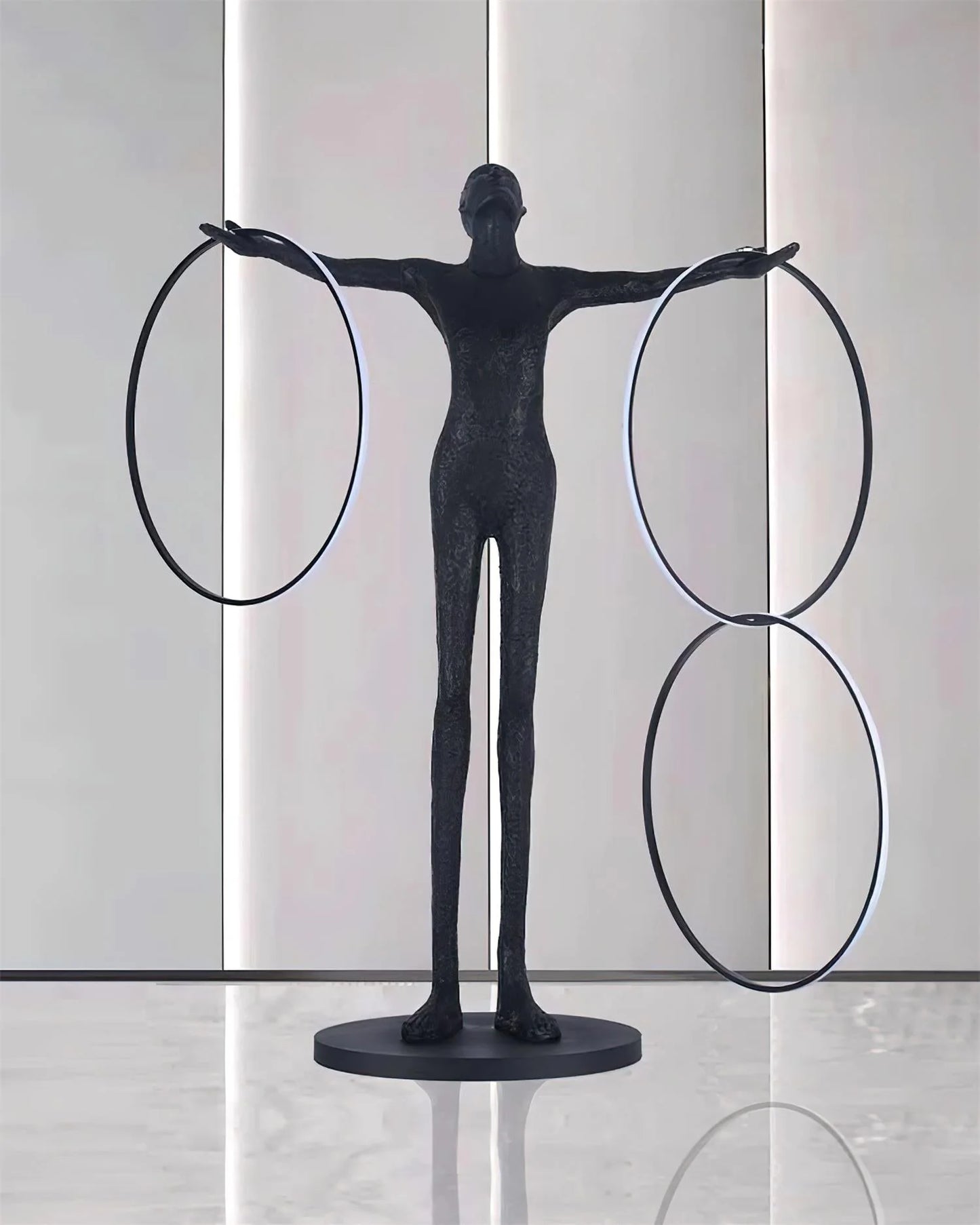 Lámpara de pie con figura de aro de escultura Liva