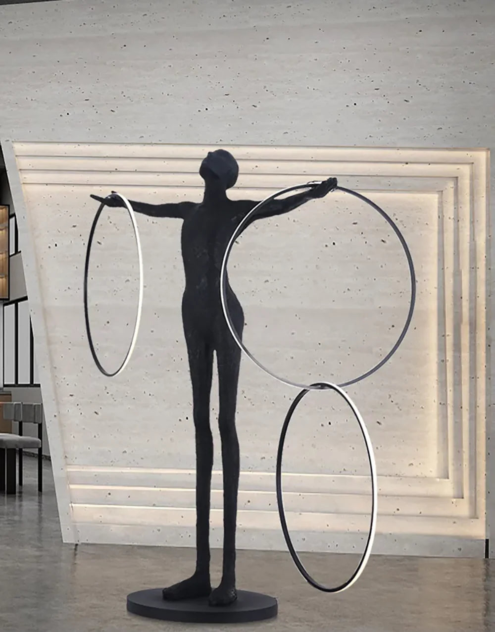 Lámpara de pie con figura de aro de escultura Liva