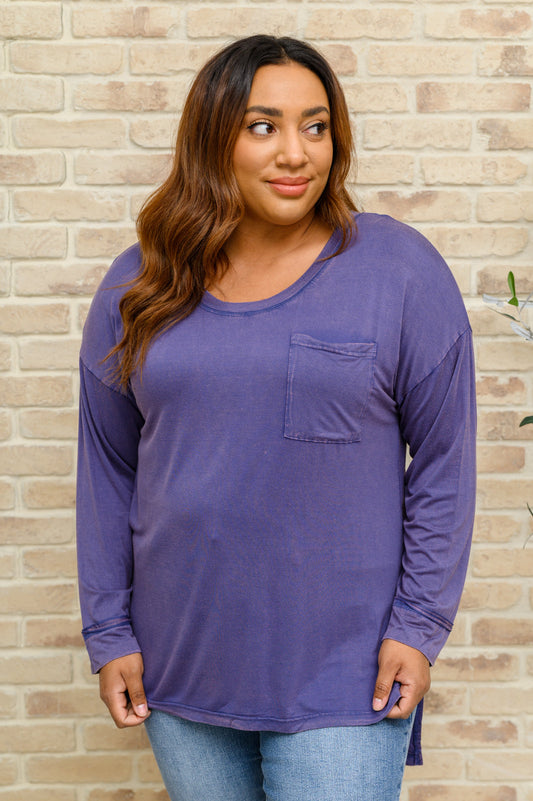 Top de punto de manga larga con bolsillo en azul denim