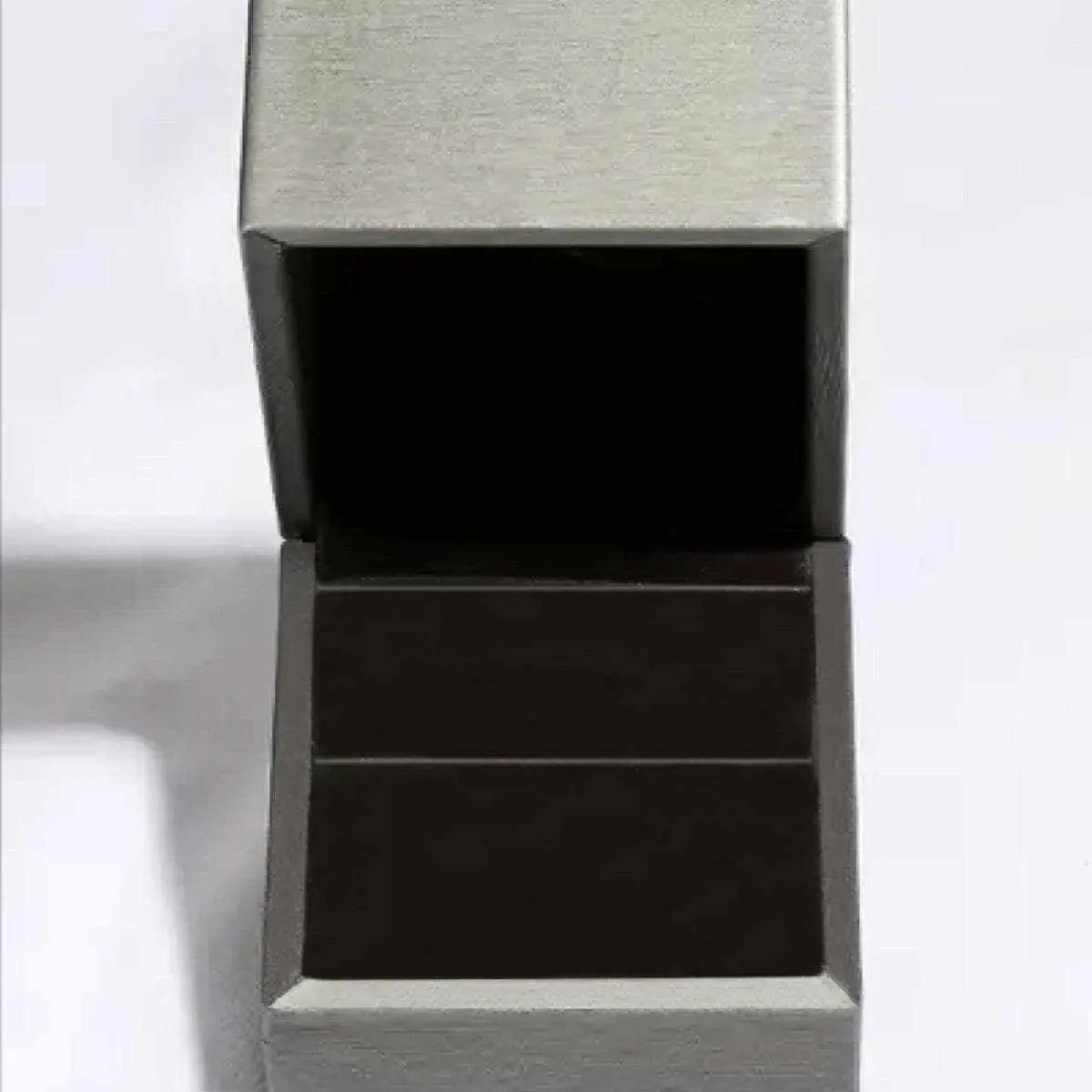 T-Shirts Trendsi just arrived - Luxurious Moissanite Silver Earrings
