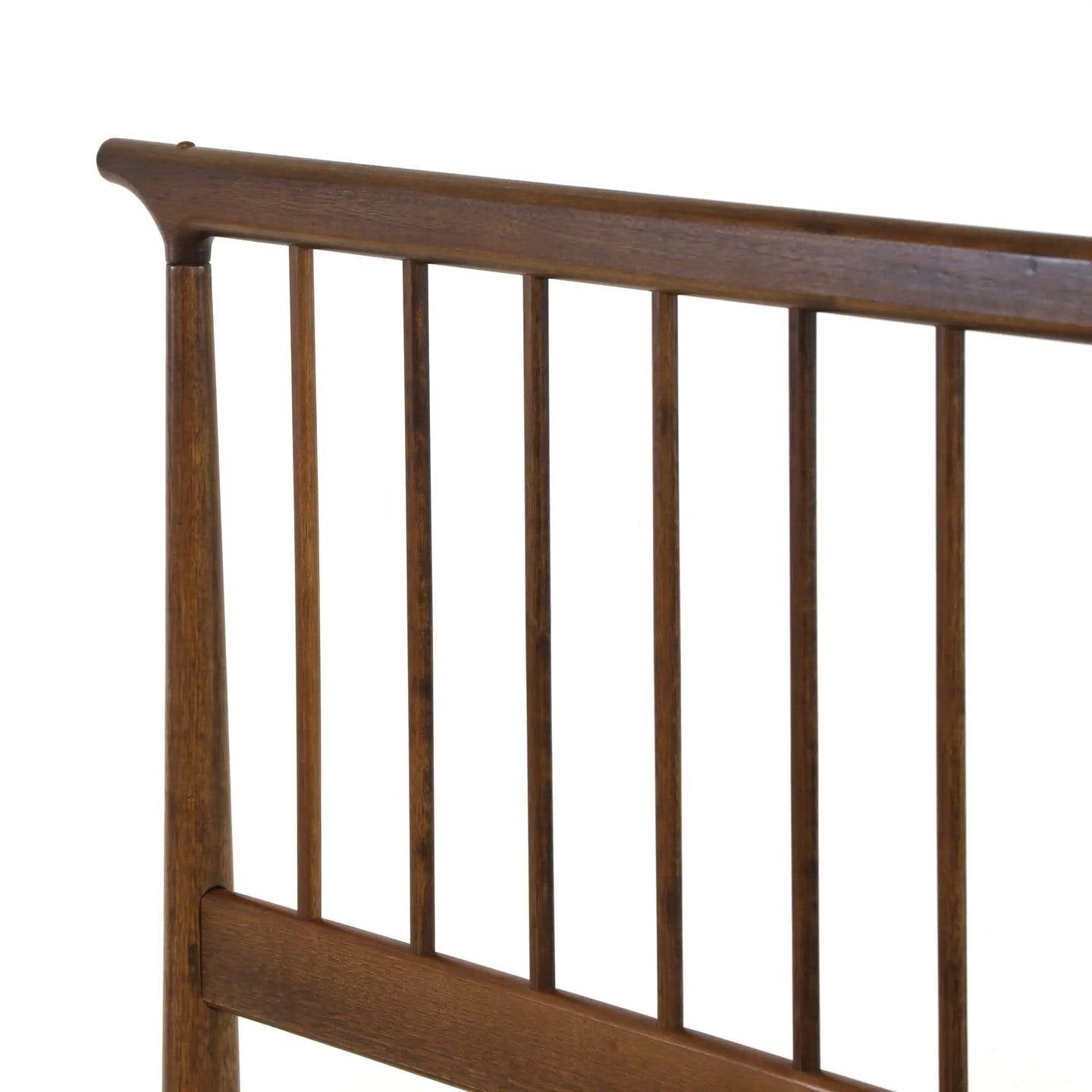 Estructura de cama King Size de plataforma de madera maciza de mediados de siglo con cabecero en nogal
