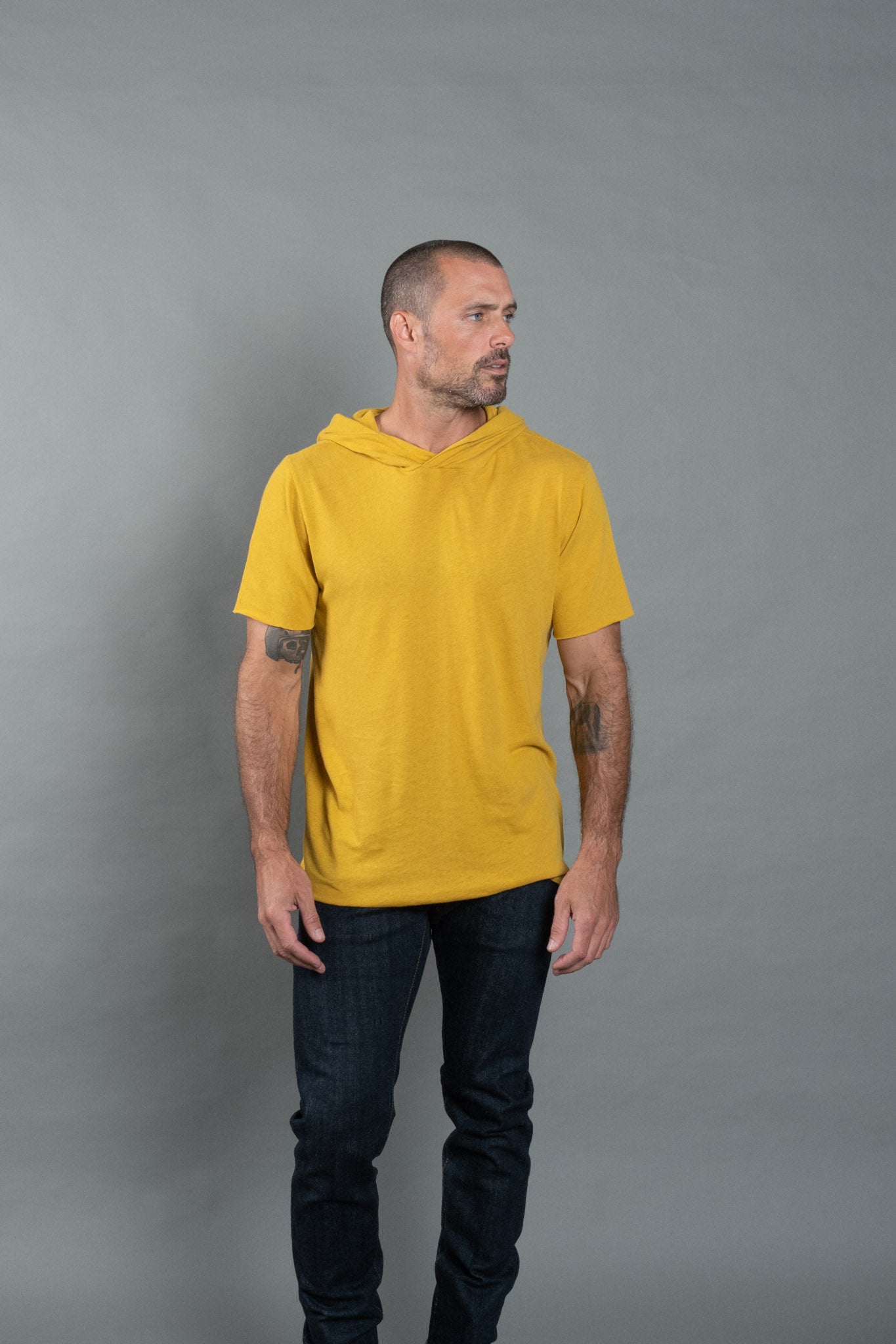 Sudadera con capucha de manga corta de mezcla de lino para hombre