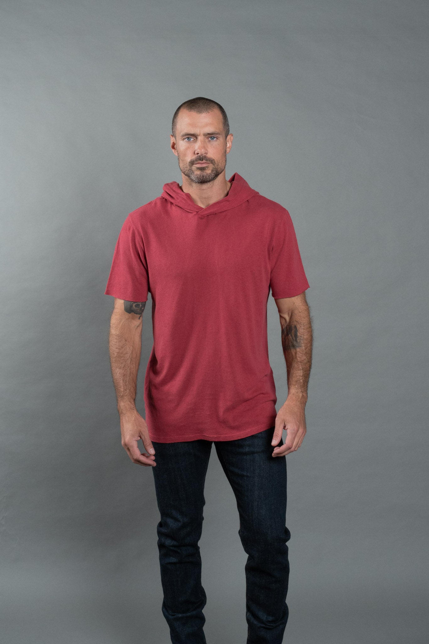 Sudadera con capucha de manga corta de mezcla de lino para hombre