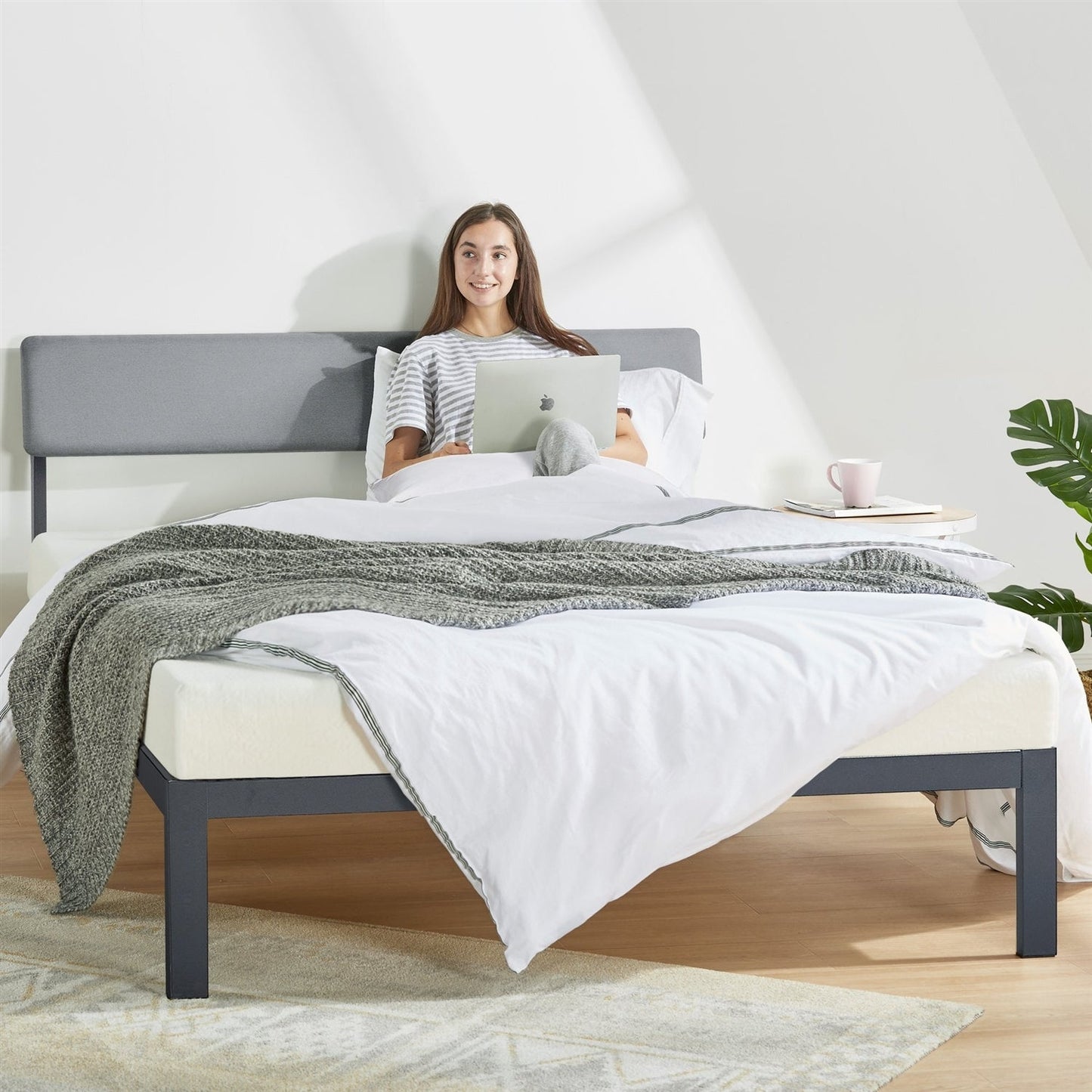 Cama Plataforma Queen Size de Metal con Cabecero de Tela Suave Gris y Somier de Láminas de Madera