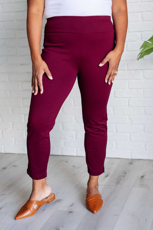 Pantalones skinny tobilleros Magic en color vino