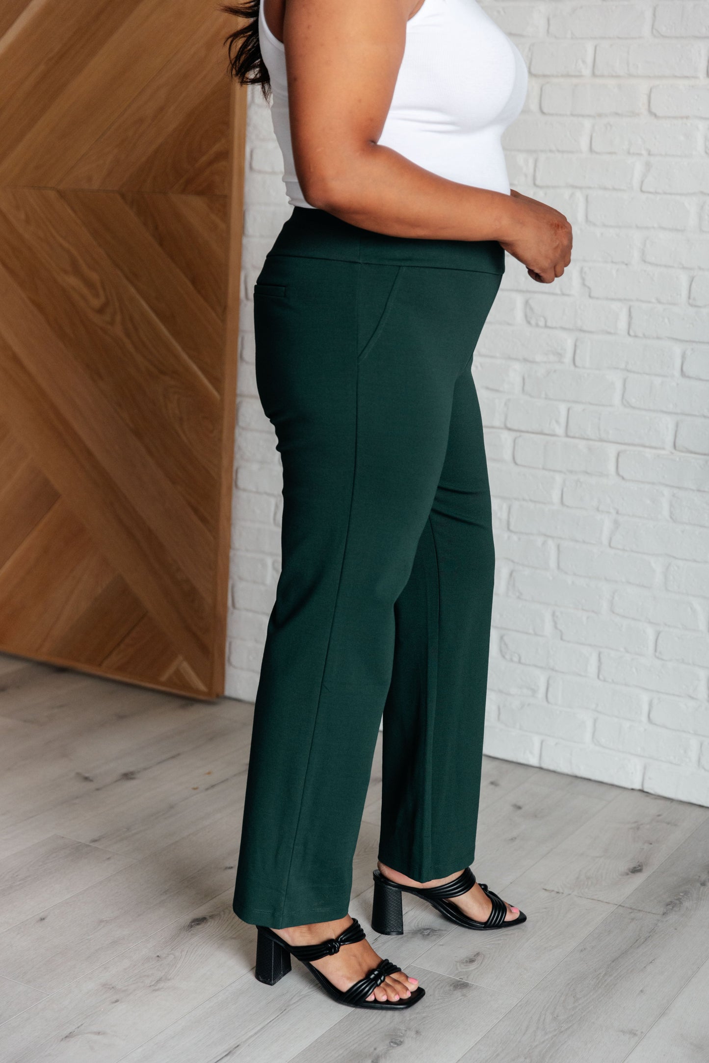 Pantalones Magic Straight en Verde Cazador