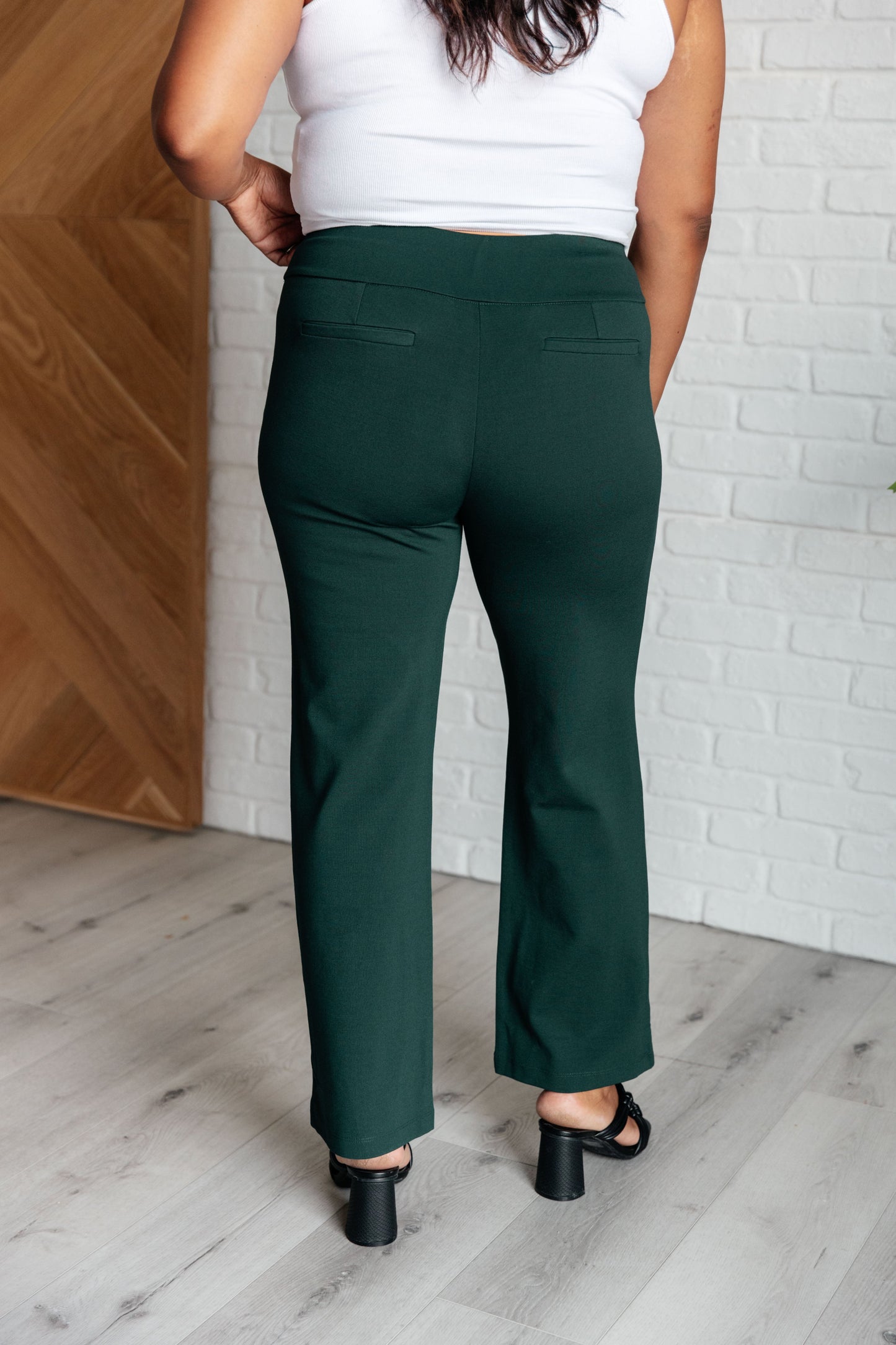 Pantalones Magic Straight en Verde Cazador