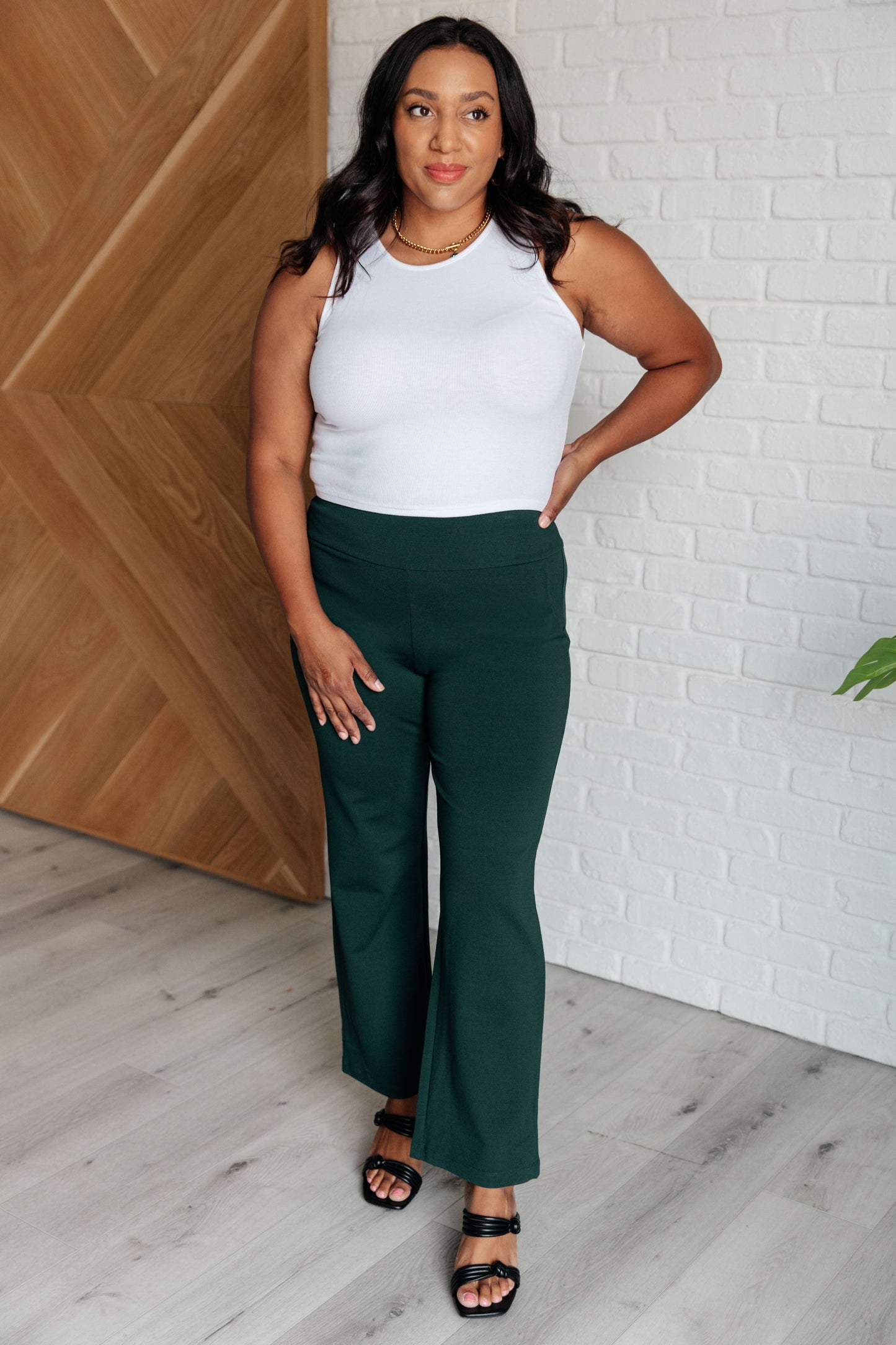 Pantalones Magic Straight en Verde Cazador