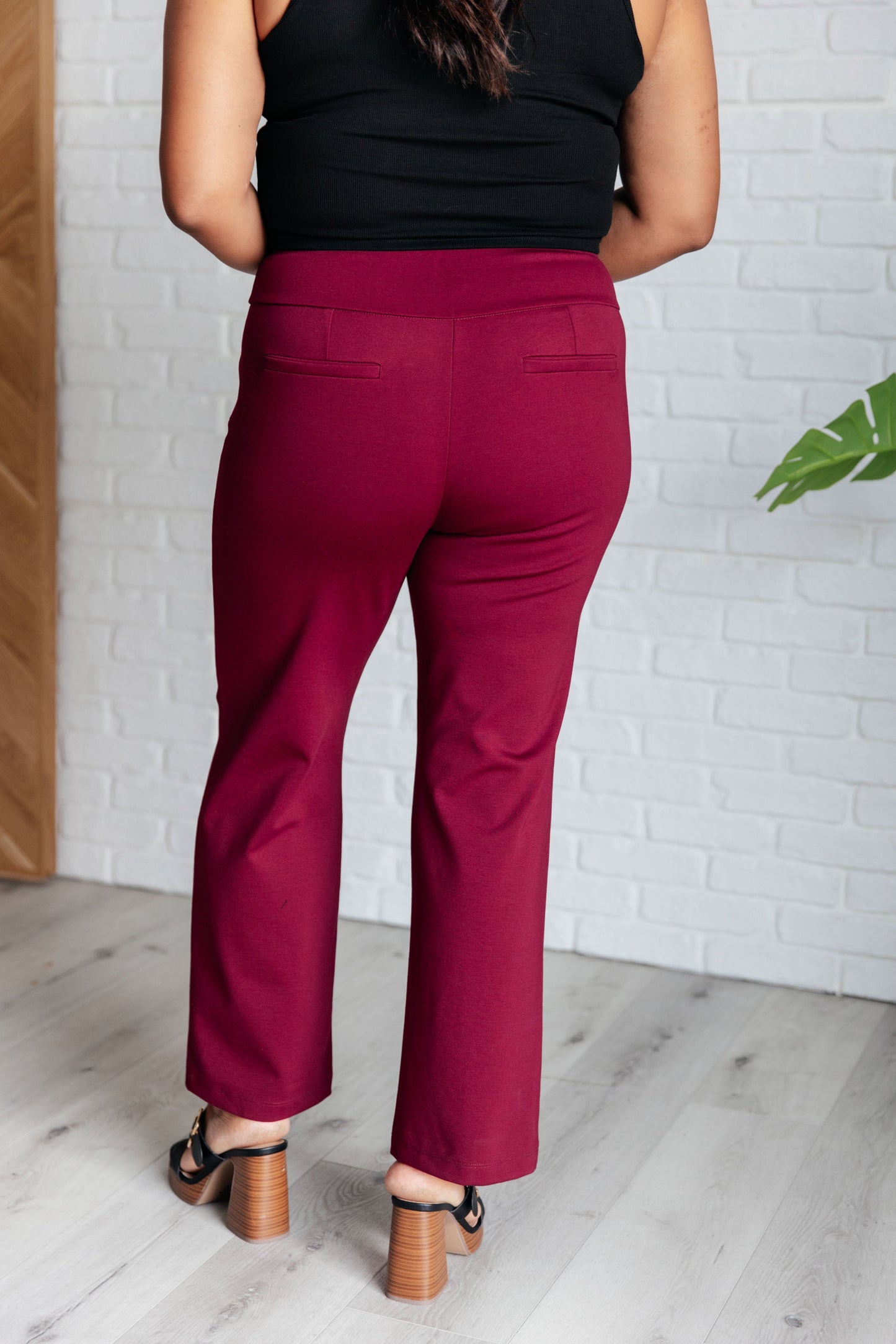 Pantalones Magic Straight color vino