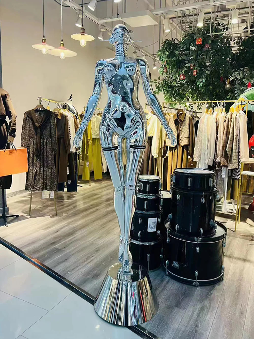 Lámpara de pie Escultura de Diosa Tecnológica Mecánica