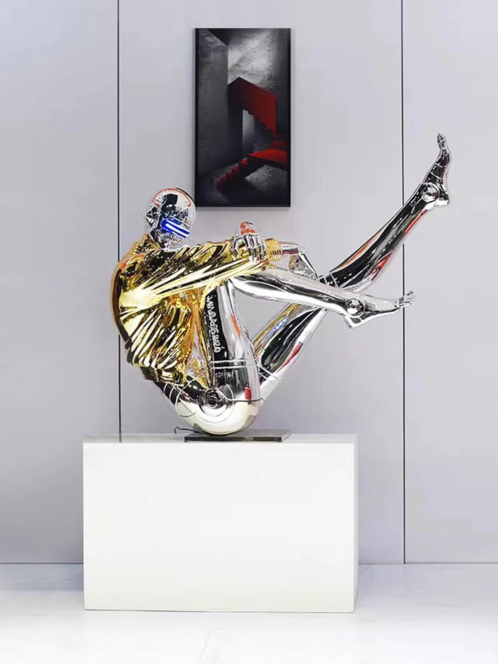 Lámpara de pie Escultura de Diosa Tecnológica Mecánica