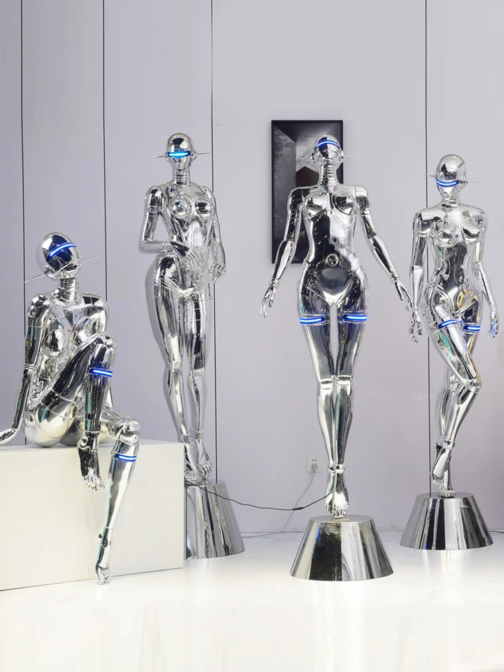 Lámpara de pie Escultura de Diosa Tecnológica Mecánica
