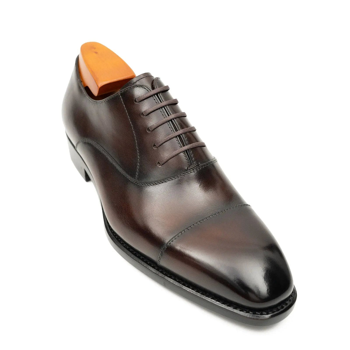 Cap-Toe Oxford Shoe with Tapered Squared Toe