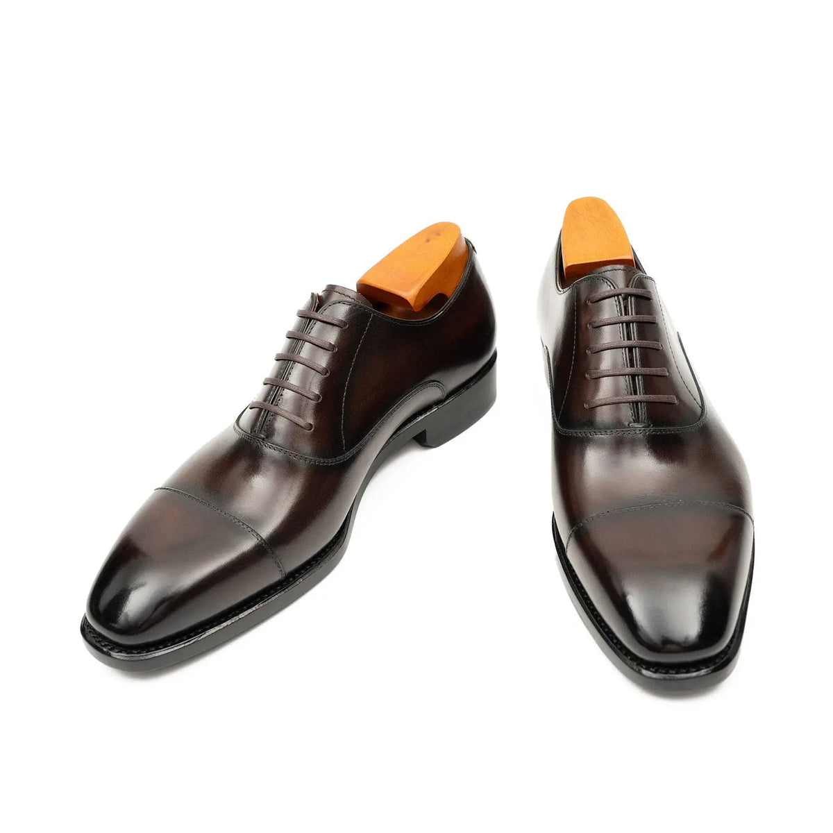 Cap-Toe Oxford Shoe with Tapered Squared Toe