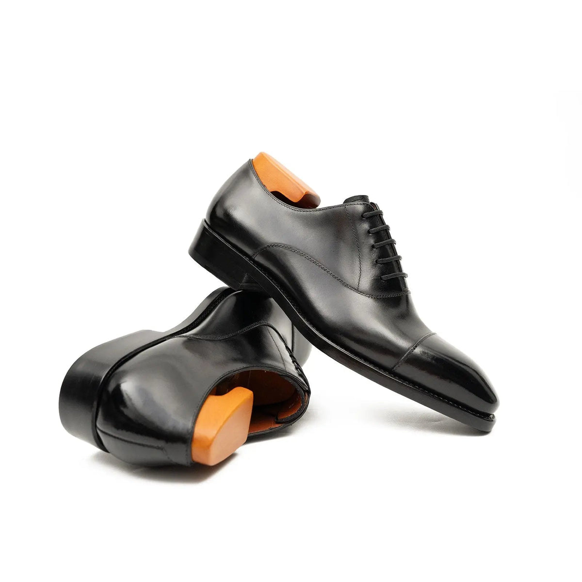 Cap-Toe Oxford Shoe with Tapered Squared Toe