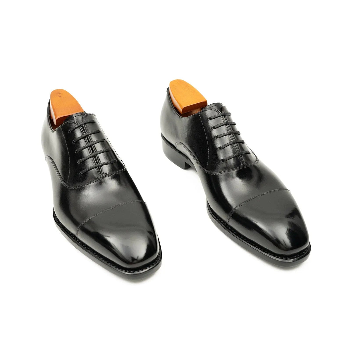 Cap-Toe Oxford Shoe with Tapered Squared Toe