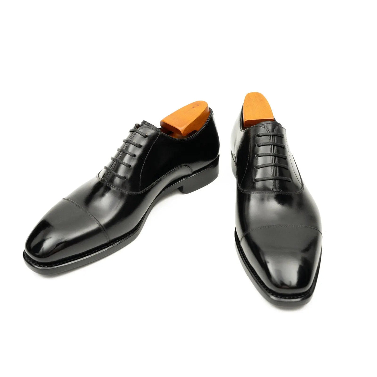 Cap-Toe Oxford Shoe with Tapered Squared Toe
