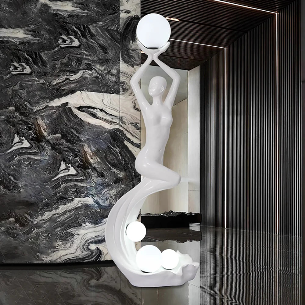 Lámpara de pie con escultura de sirena