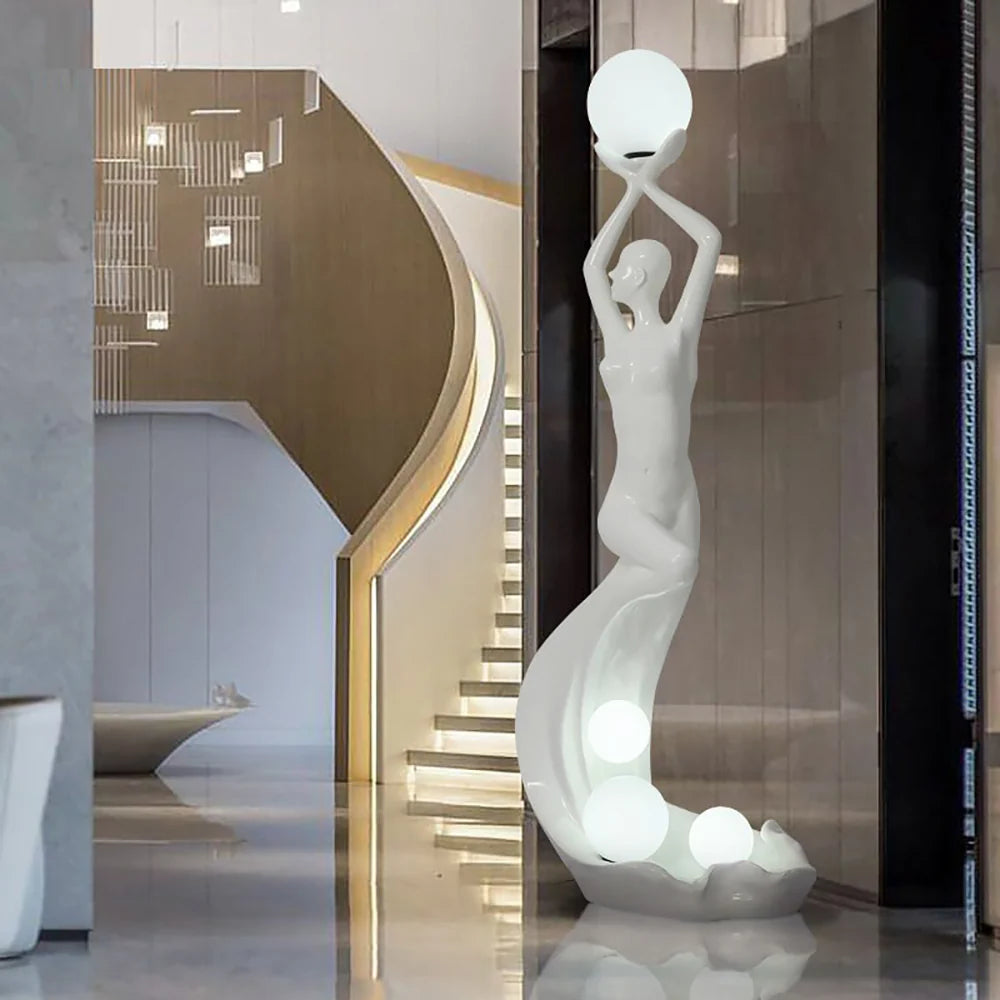 Lámpara de pie con escultura de sirena