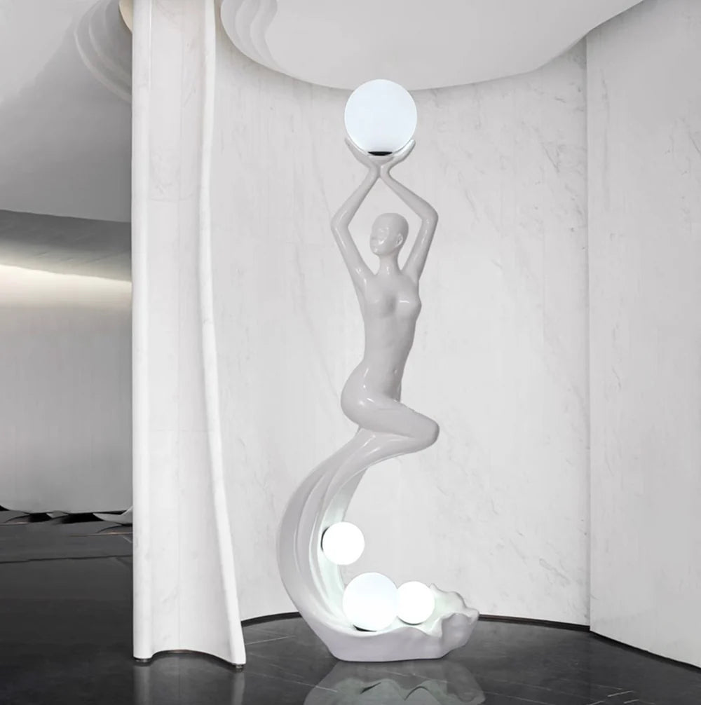 Lámpara de pie con escultura de sirena