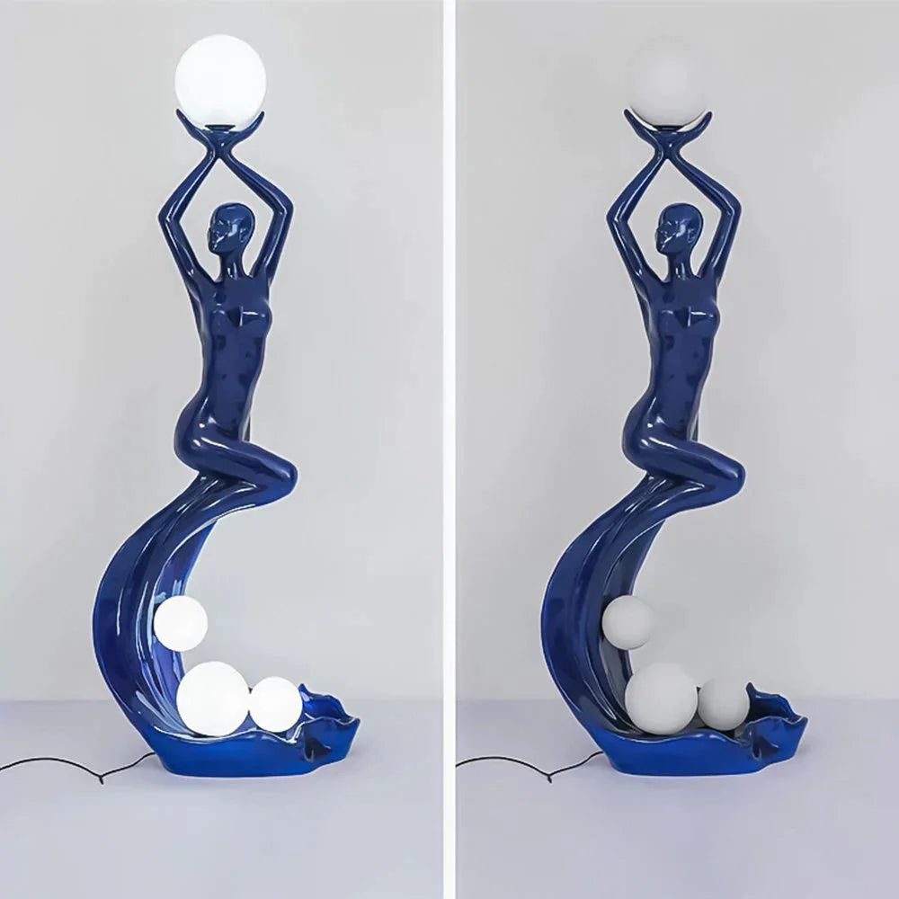 Lámpara de pie con escultura de sirena