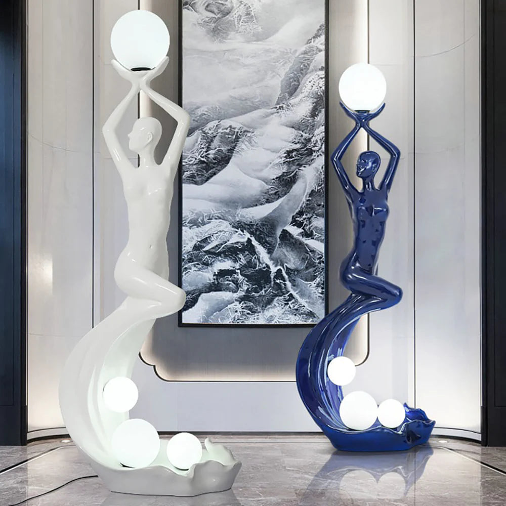Lámpara de pie con escultura de sirena