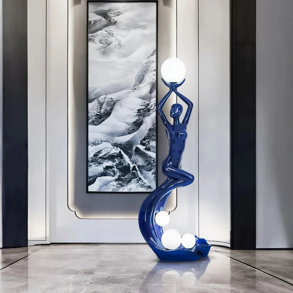 Lámpara de pie con escultura de sirena