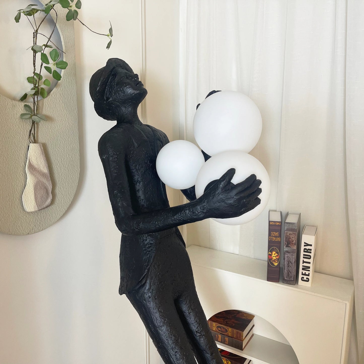 Lámpara de pie con escultura del personaje Michael