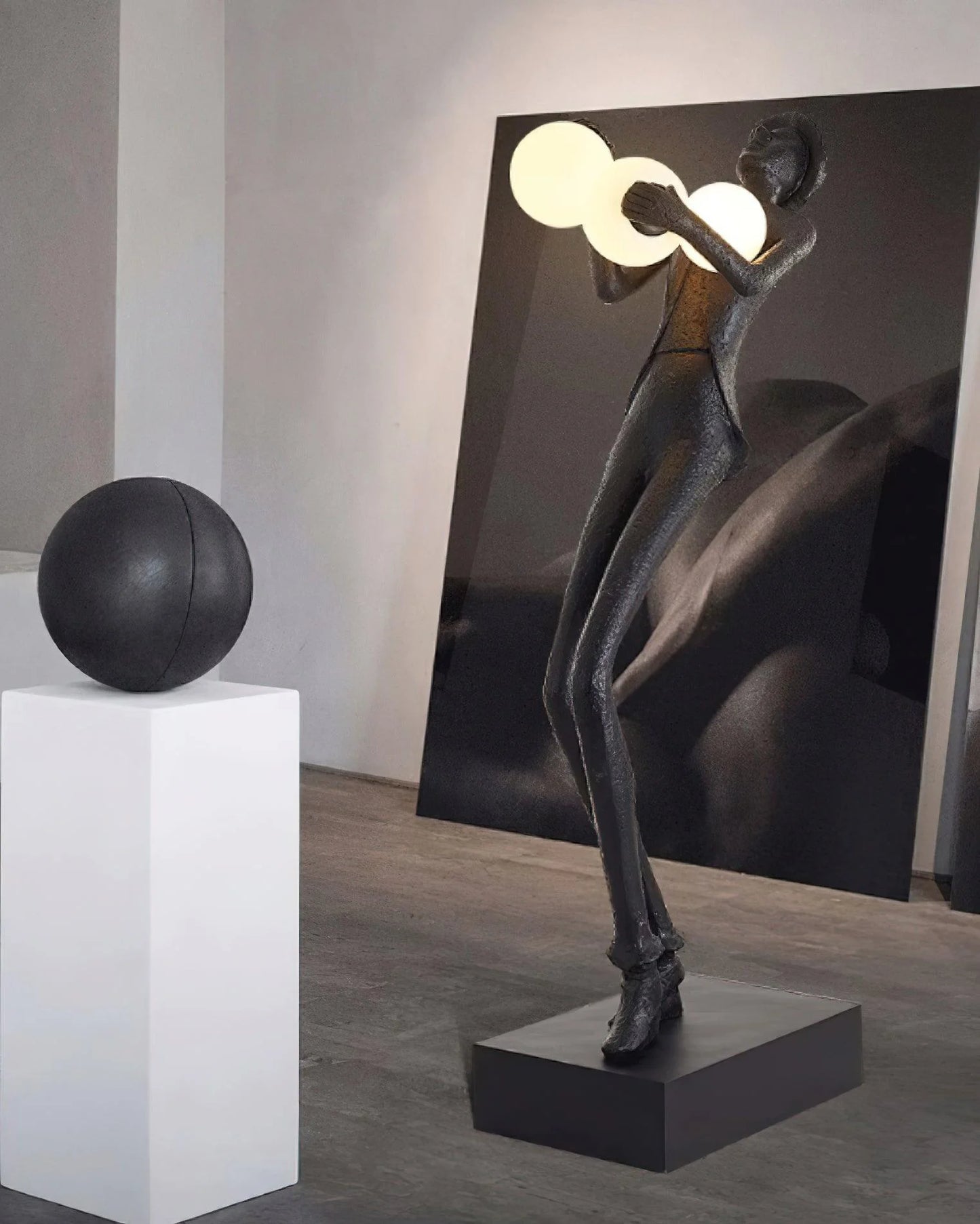 Lámpara de pie con escultura del personaje Michael