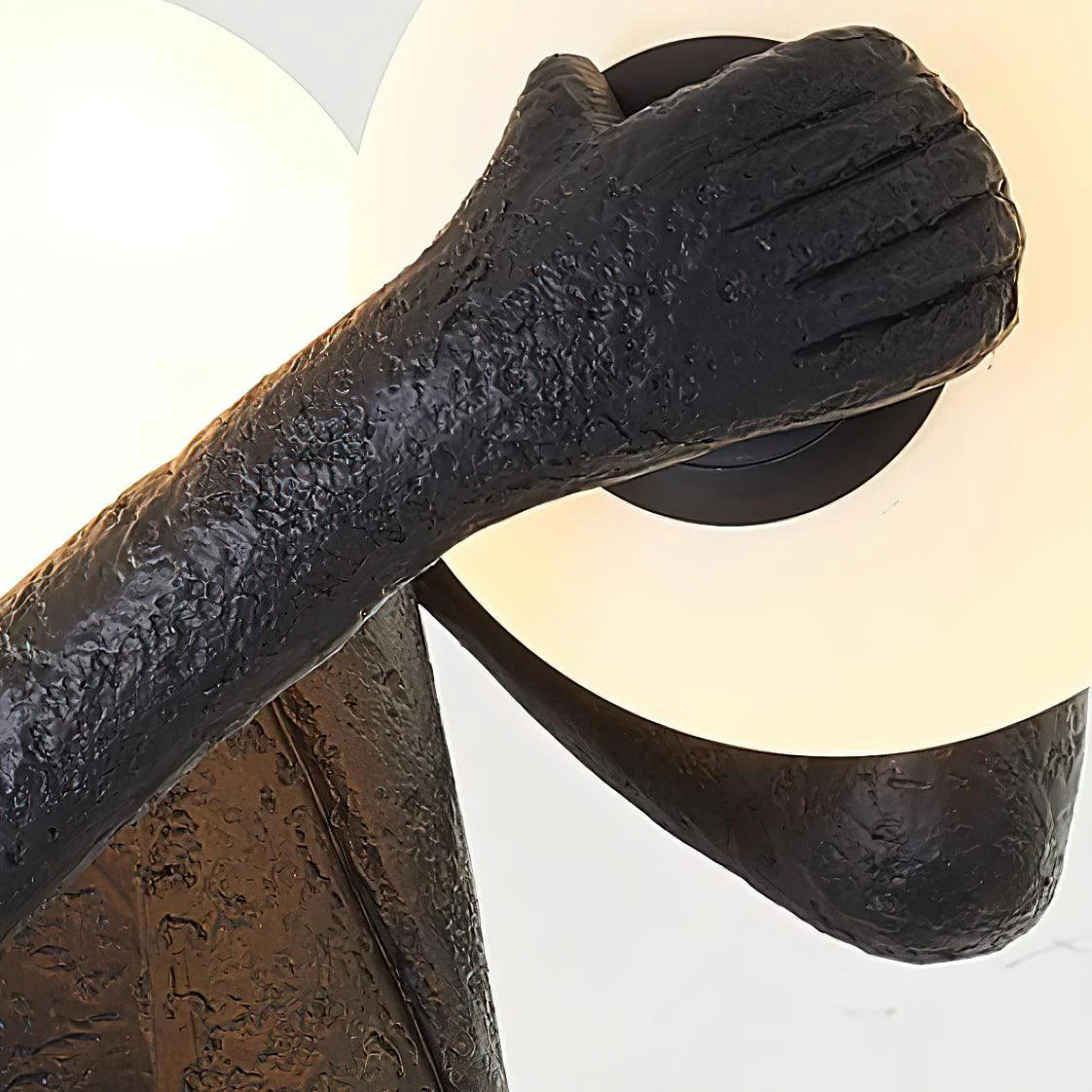 Lámpara de pie con escultura del personaje Michael