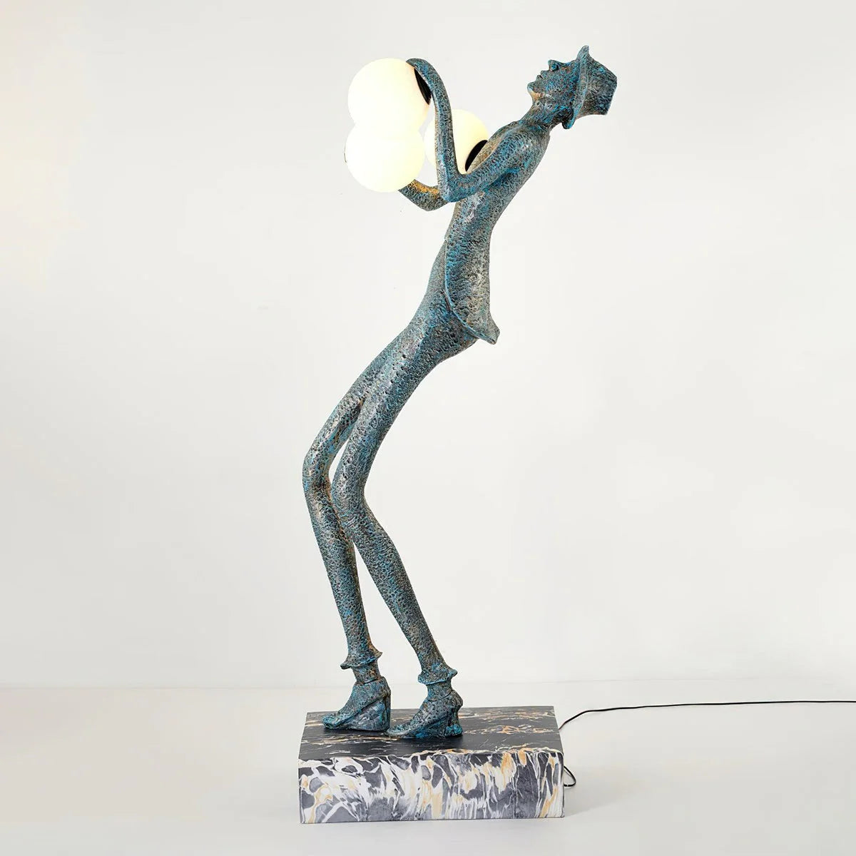 Lámpara de pie con escultura del personaje Michael