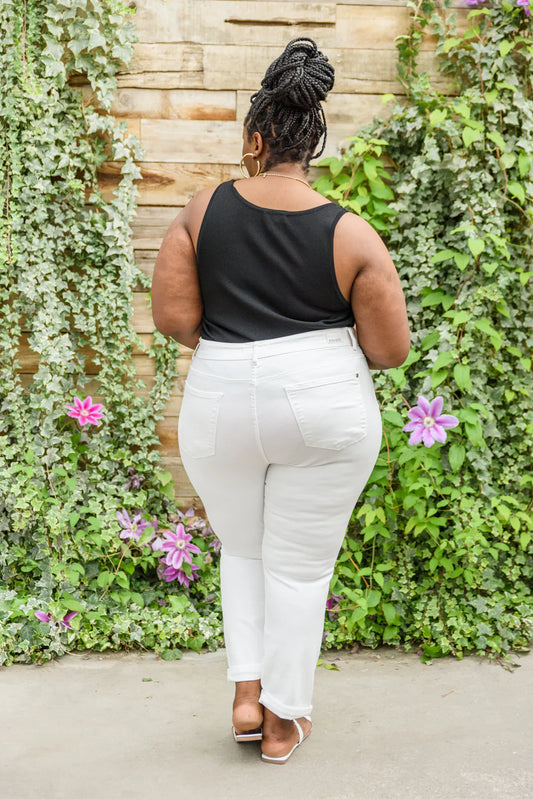 Jeans blancos rotos de corte boyfriend y talle medio