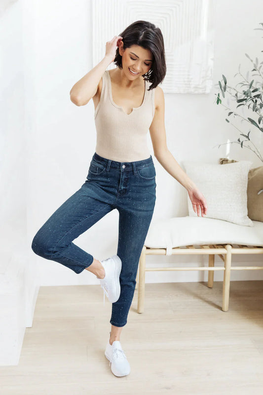 Jeans de corte relajado de tiro medio con lavado mineral