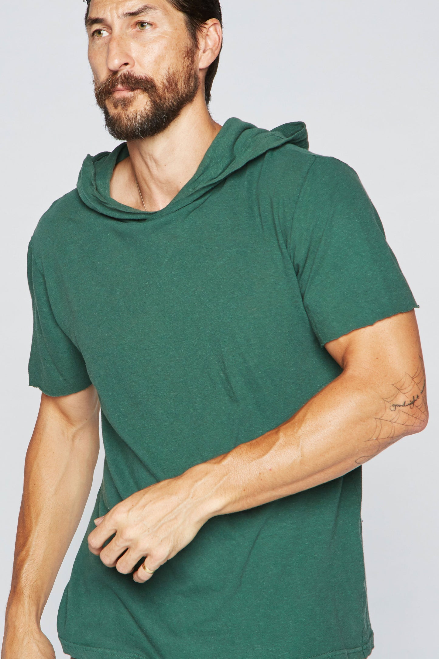 Sudadera con capucha de manga corta de mezcla de lino para hombre