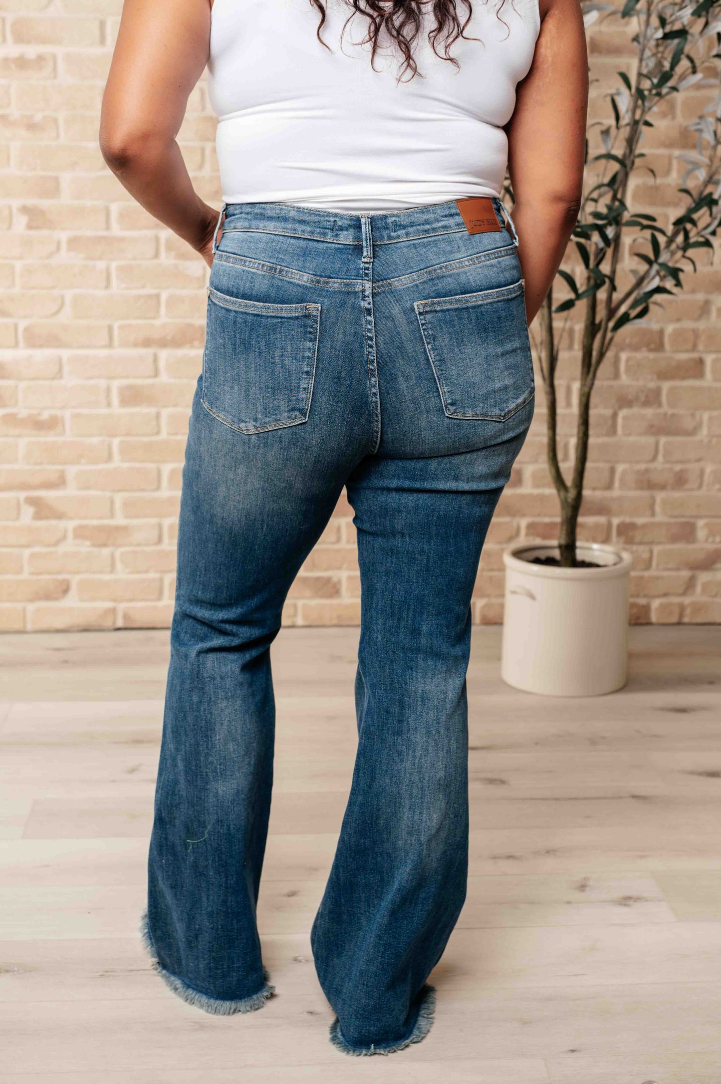Miley Jeans Flare de Cintura Alta con Control de Abdomen y Bajo Deshilachado