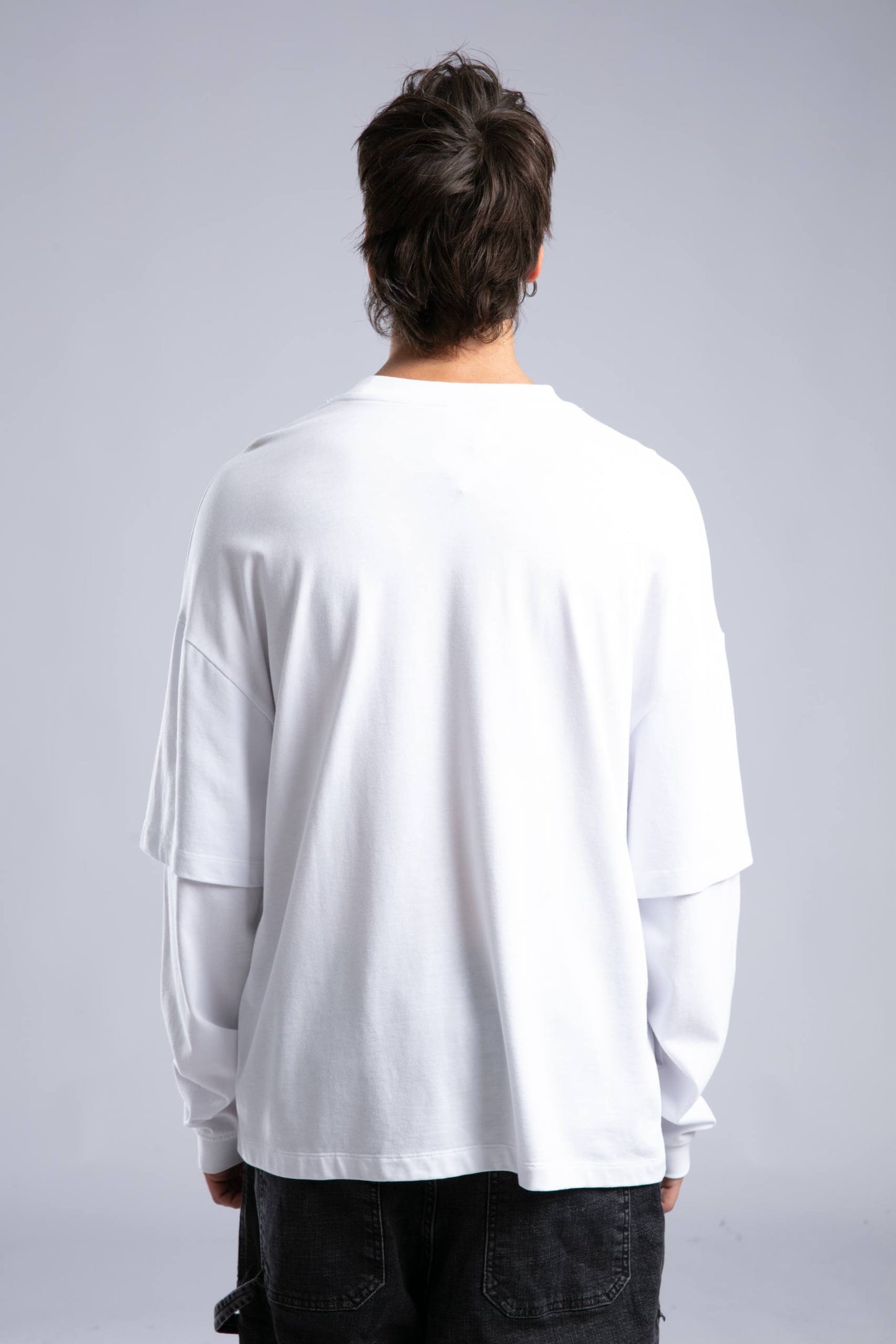 Camiseta Oversize de Manga Larga en Capas Minimalista – Blanca y Negra