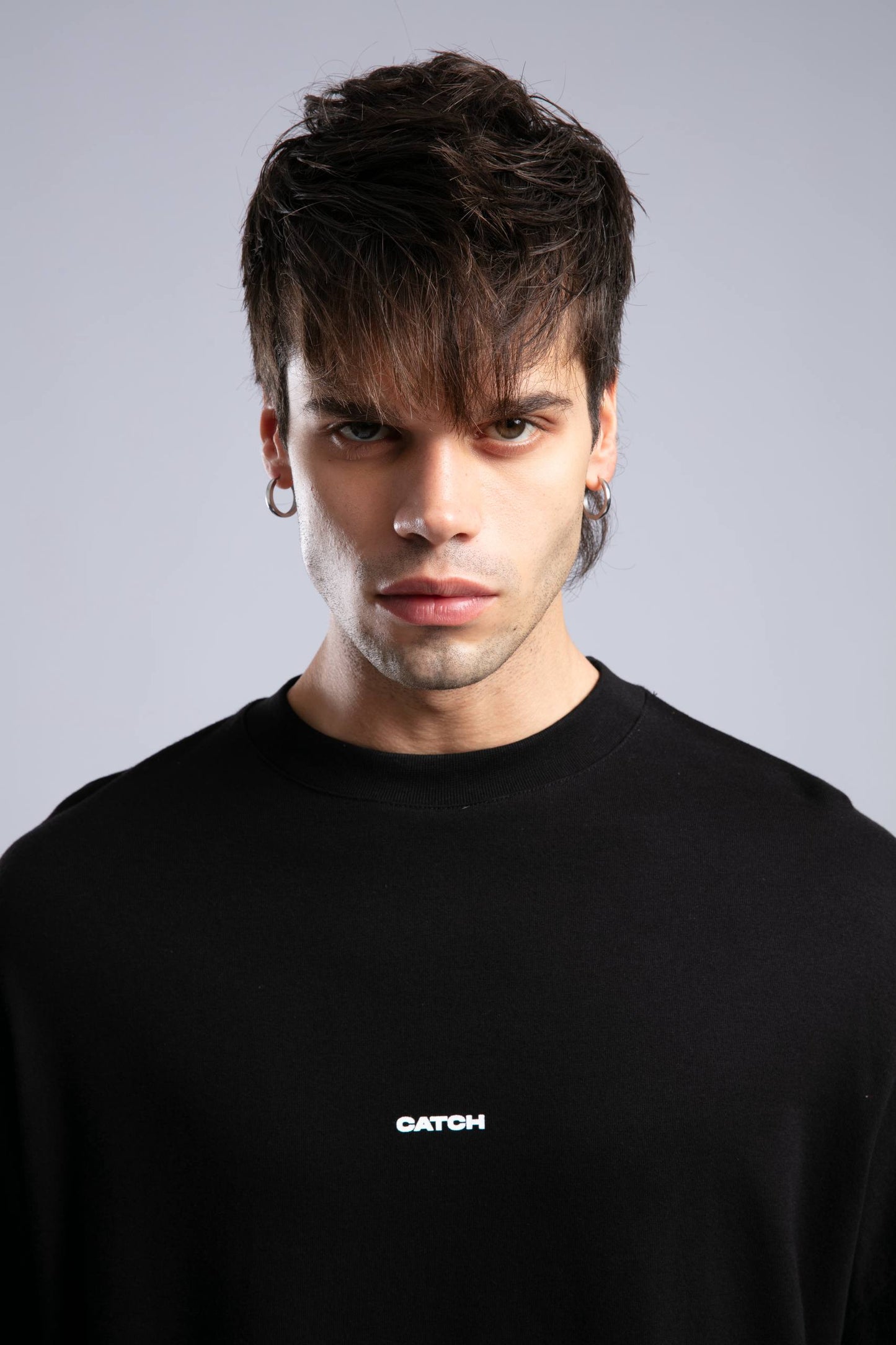 Camiseta Oversize de Manga Larga en Capas Minimalista – Blanca y Negra