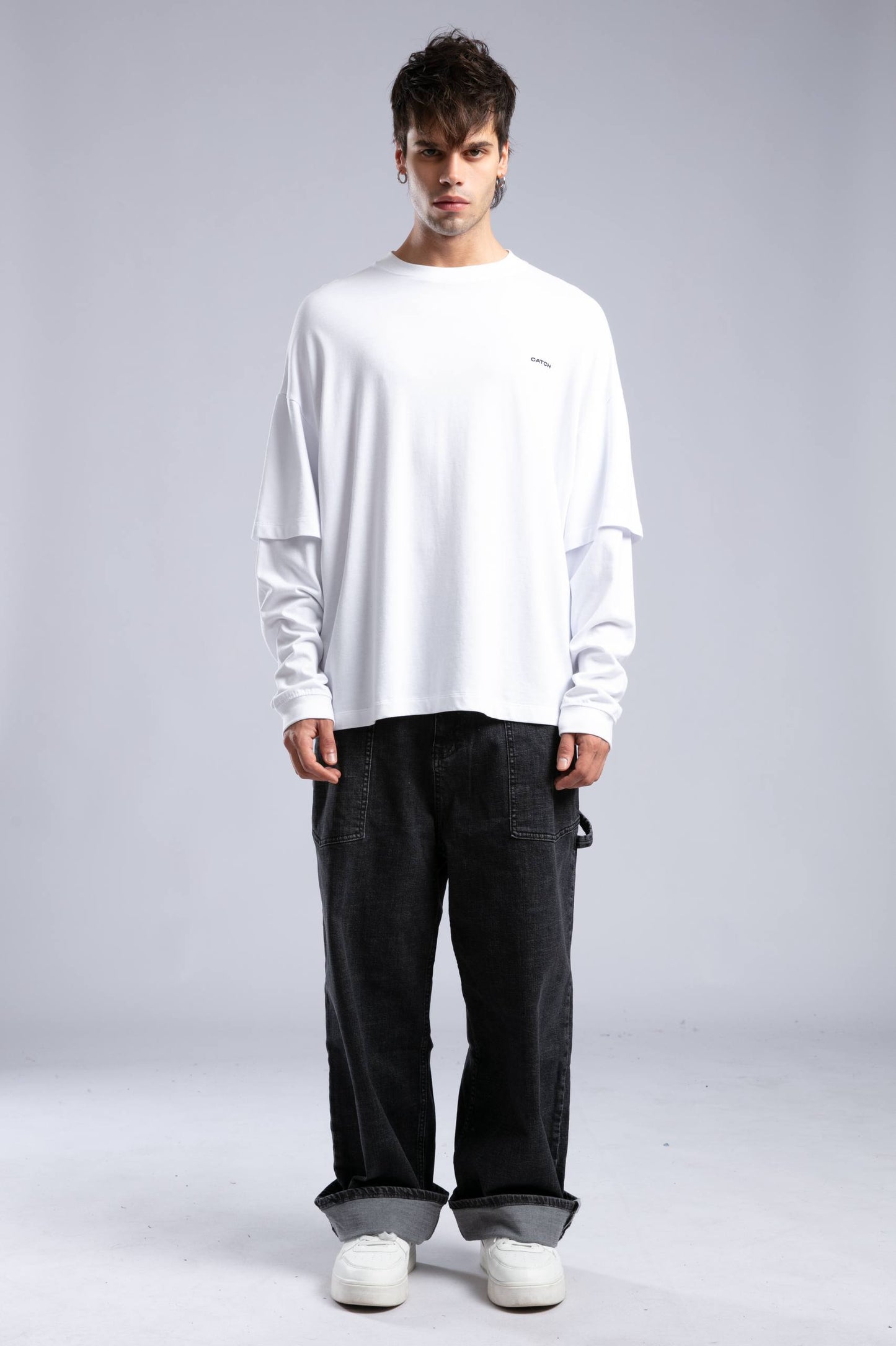 Camiseta Oversize de Manga Larga en Capas Minimalista – Blanca y Negra