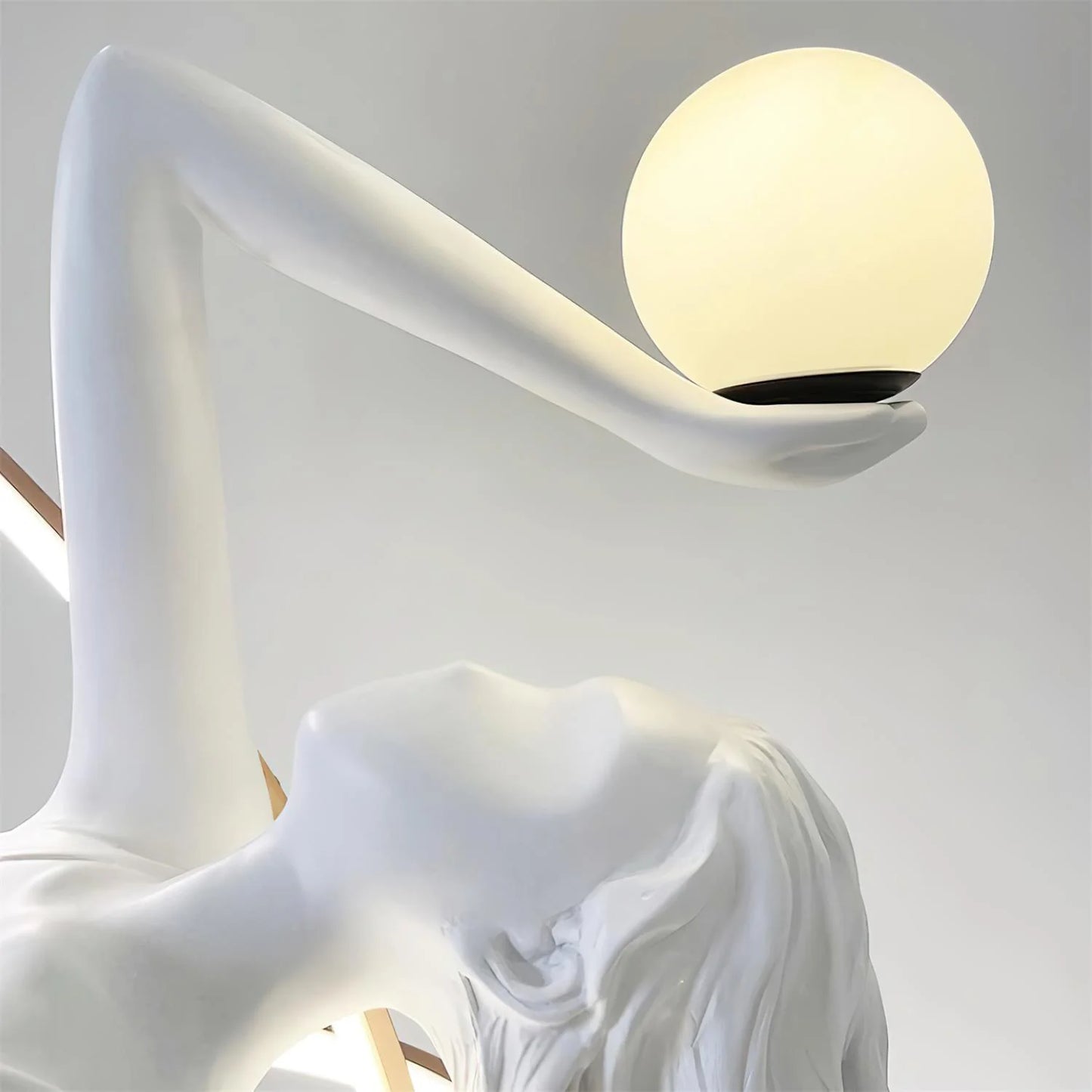 Lámpara de pie de Misha Goddess White Statue
