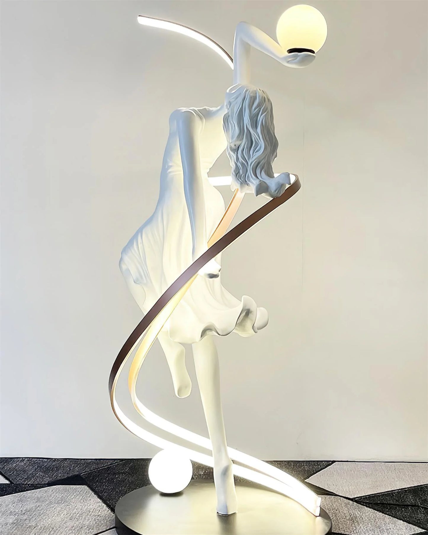 Lámpara de pie de Misha Goddess White Statue