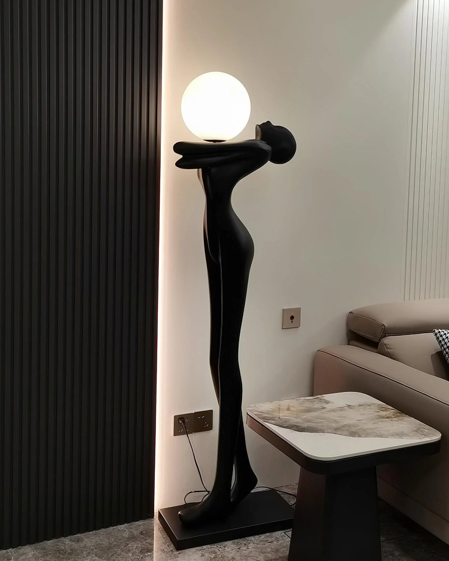 Lámpara de pie con figura de escultura Moca