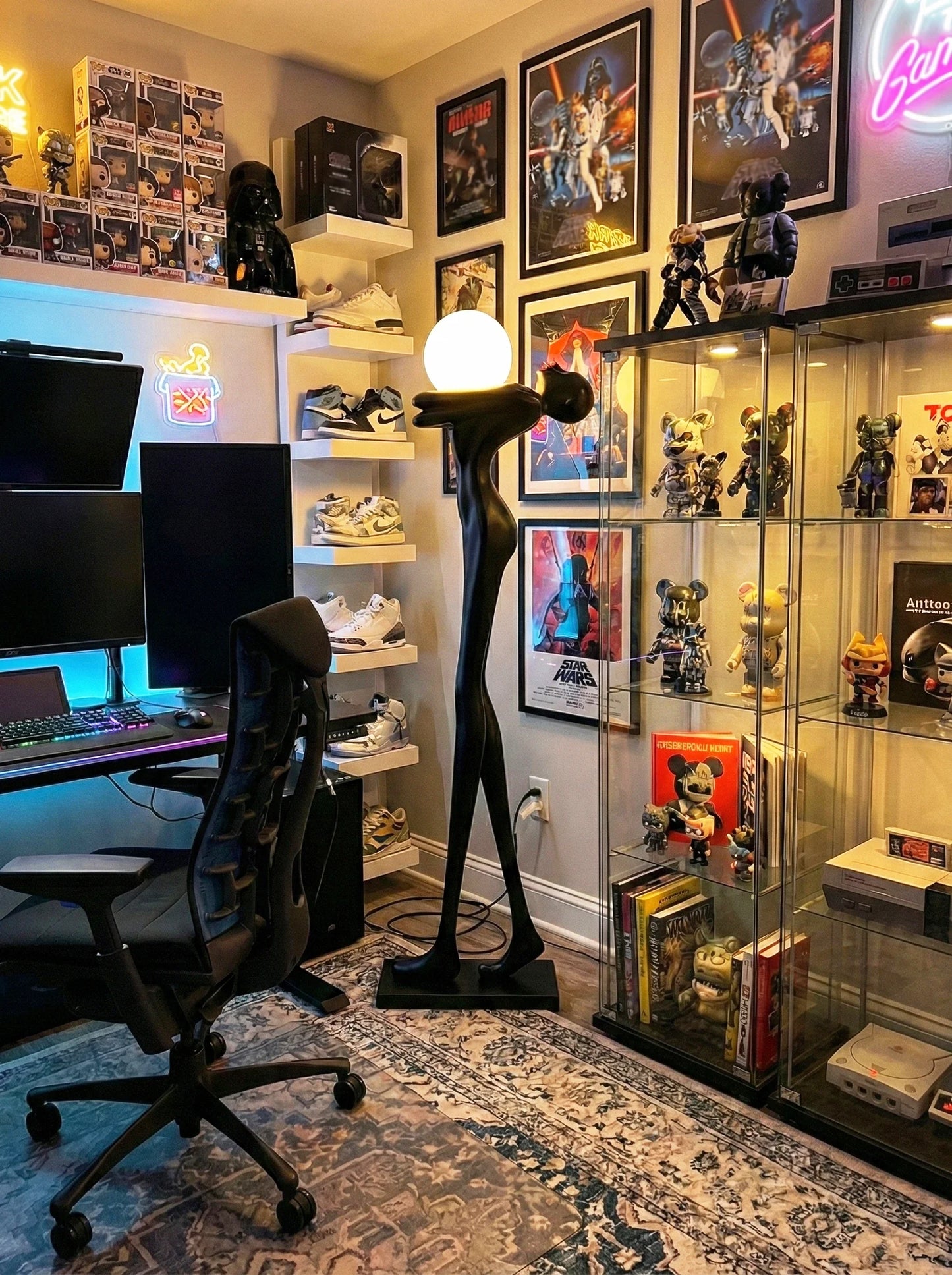 Lámpara de pie con figura de escultura Moca