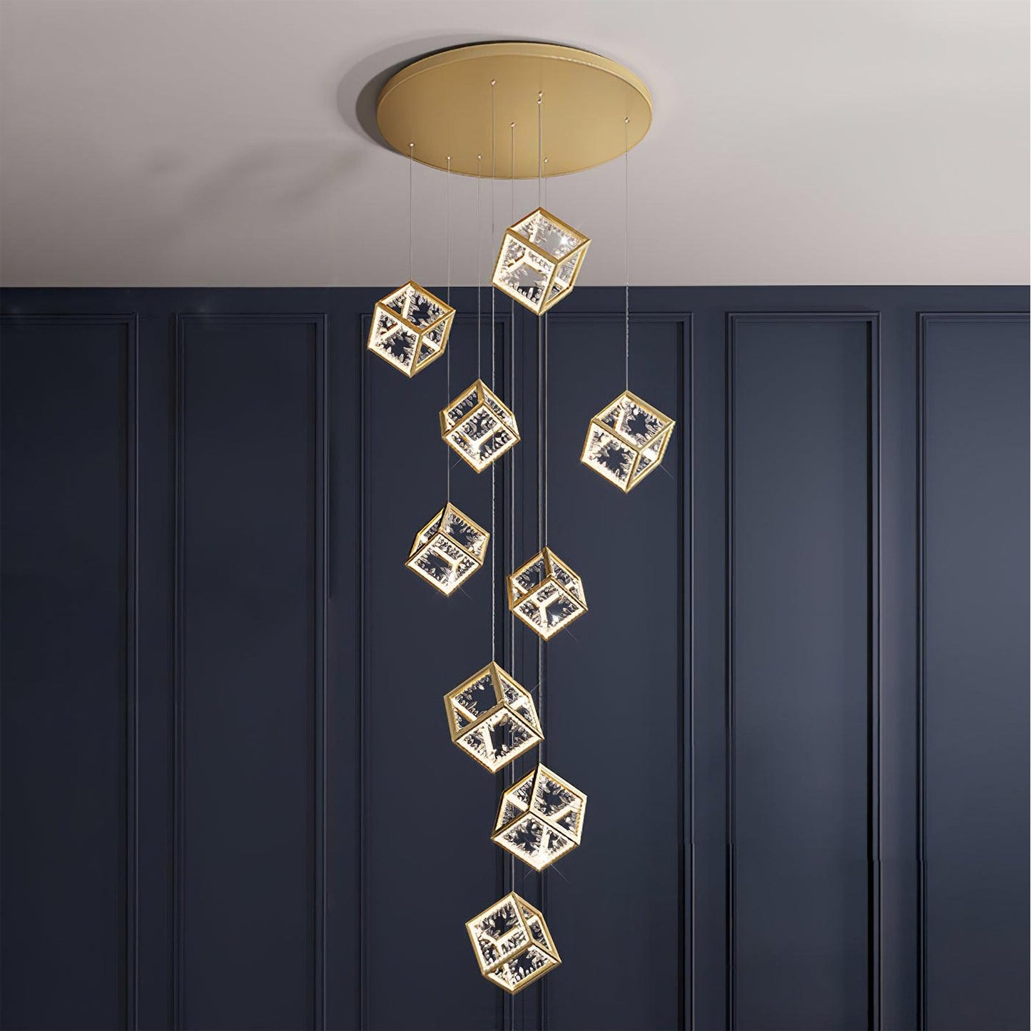 Araña de cubo de cristal dorada moderna