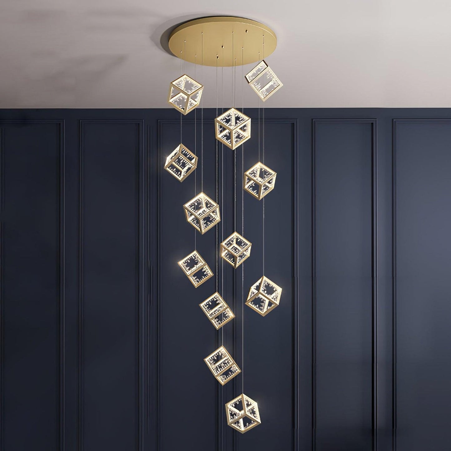 Araña de cubo de cristal dorada moderna